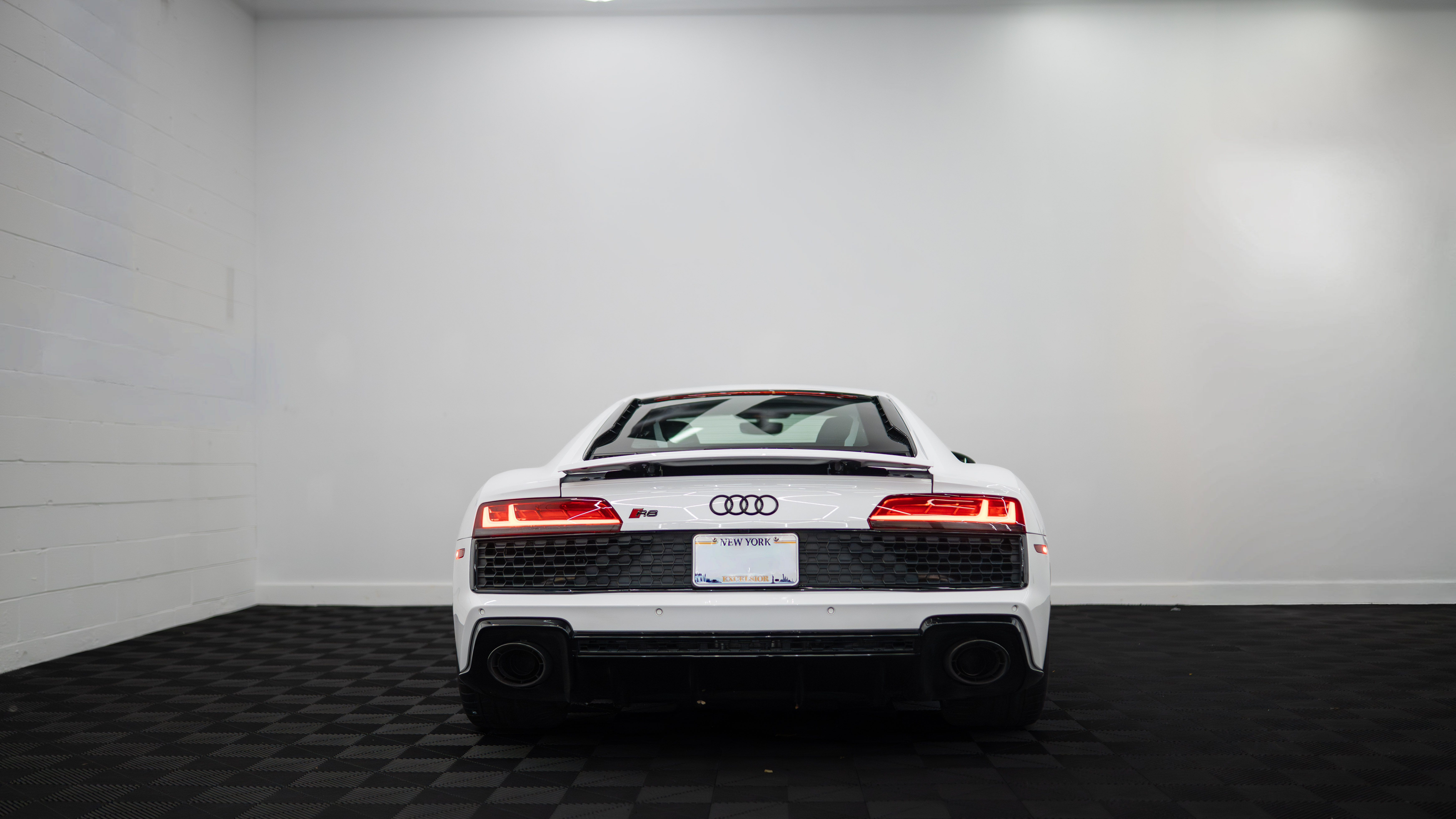Used 2023 Audi R8 V10 performance Coupe RWD image 16