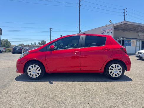 Used 2015 Toyota Yaris L Hatchback FWD image 4