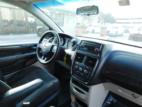 Used 2014 Dodge Grand Caravan SE image 23