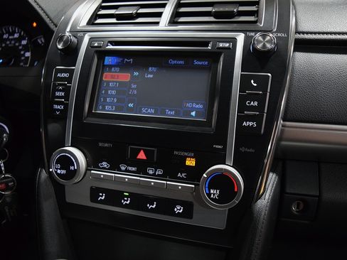 Used 2013 Toyota Camry SE image 24