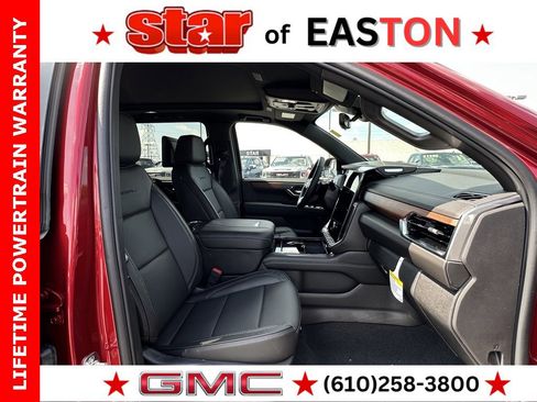 New 2025 GMC Yukon XL Denali image 9