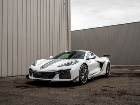 Used 2025 Chevrolet Corvette Z06 image 4