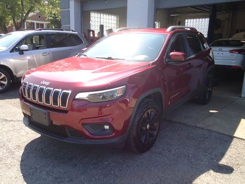 Used 2019 Jeep Cherokee 4WD Latitude Plus image 2