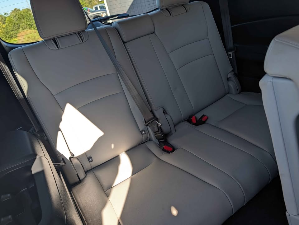 Used 2016 Honda Pilot AWD Touring image 10