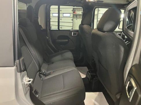 Used 2023 Jeep Gladiator Sport image 23