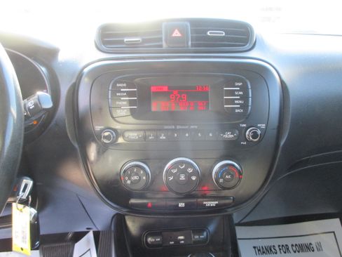 Used 2016 Kia Soul ! image 4