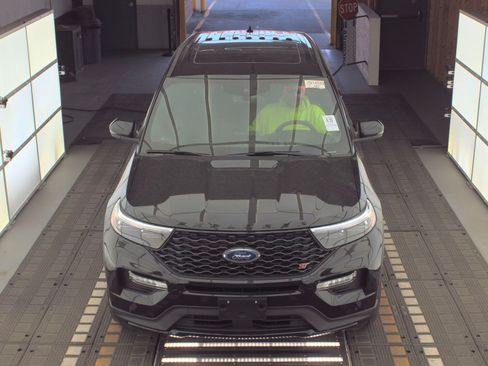 Used 2022 Ford Explorer ST image 4