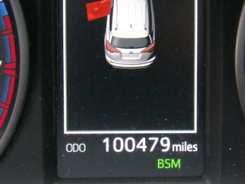 Used 2017 Toyota RAV4 XLE image 8