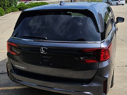 Used 2025 Honda Odyssey EX-L image 7