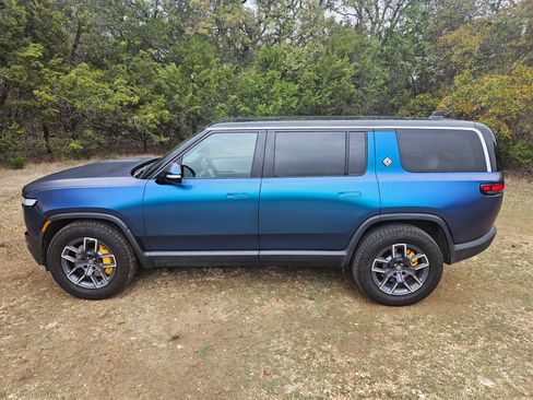 Used 2023 Rivian R1S Adventure image 23