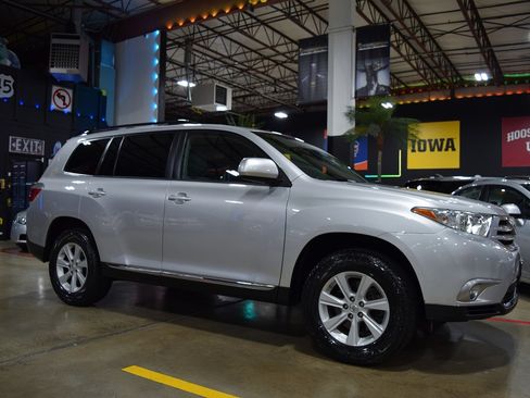 Used 2013 Toyota Highlander SE image 13