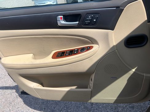 Used 2012 Hyundai Genesis 4.6 image 10