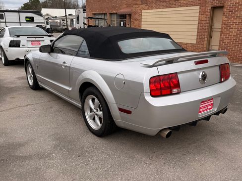 Used 2009 Ford Mustang GT image 3
