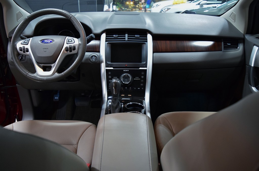Used 2013 Ford Edge Limited FWD image 23