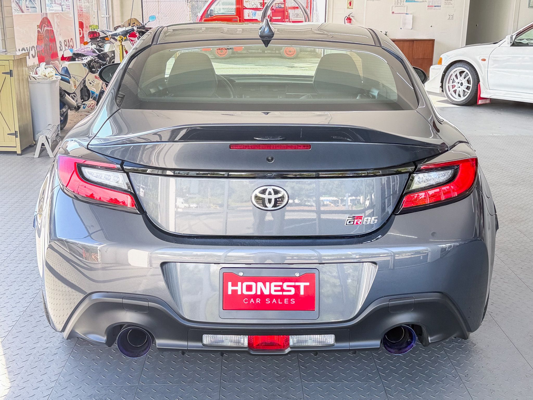 Used 2024 Toyota GR86 Premium RWD image 5