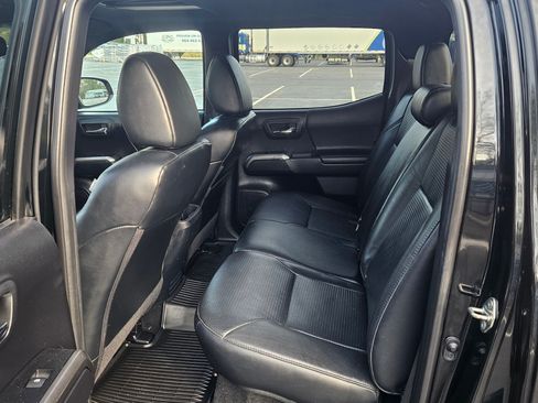 Used 2019 Toyota Tacoma Limited image 12