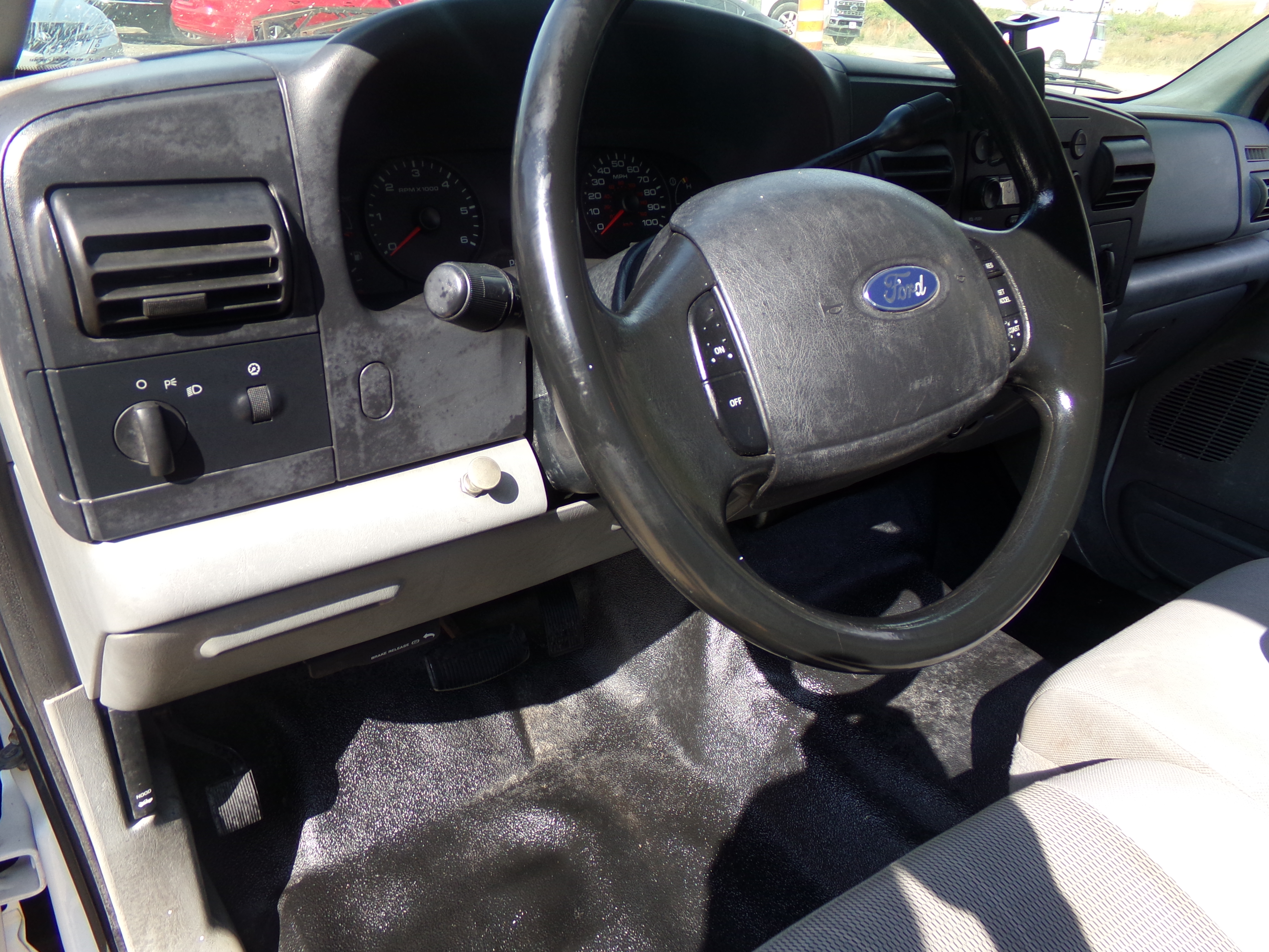 Used 2006 Ford F250 2WD Regular Cab Super Duty image 12