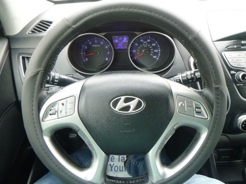 Used 2012 Hyundai Tucson GLS image 10