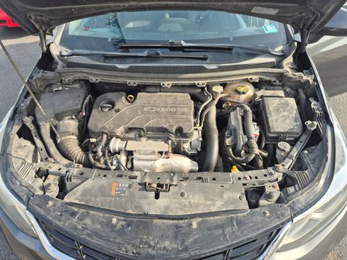 Used 2017 Chevrolet Cruze LT image 16