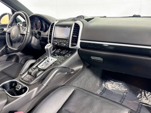 Used 2012 Porsche Cayenne image 33