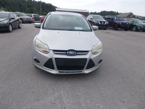 Used 2014 Ford Focus SE Sedan FWD image 2