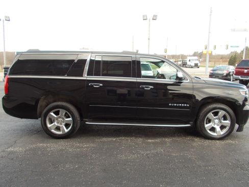 Used 2017 Chevrolet Suburban Premier image 4