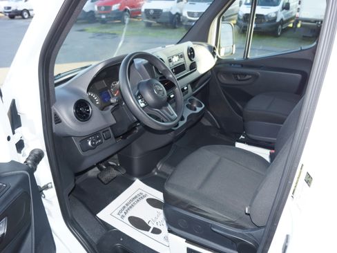Used 2019 Mercedes-Benz Sprinter image 9