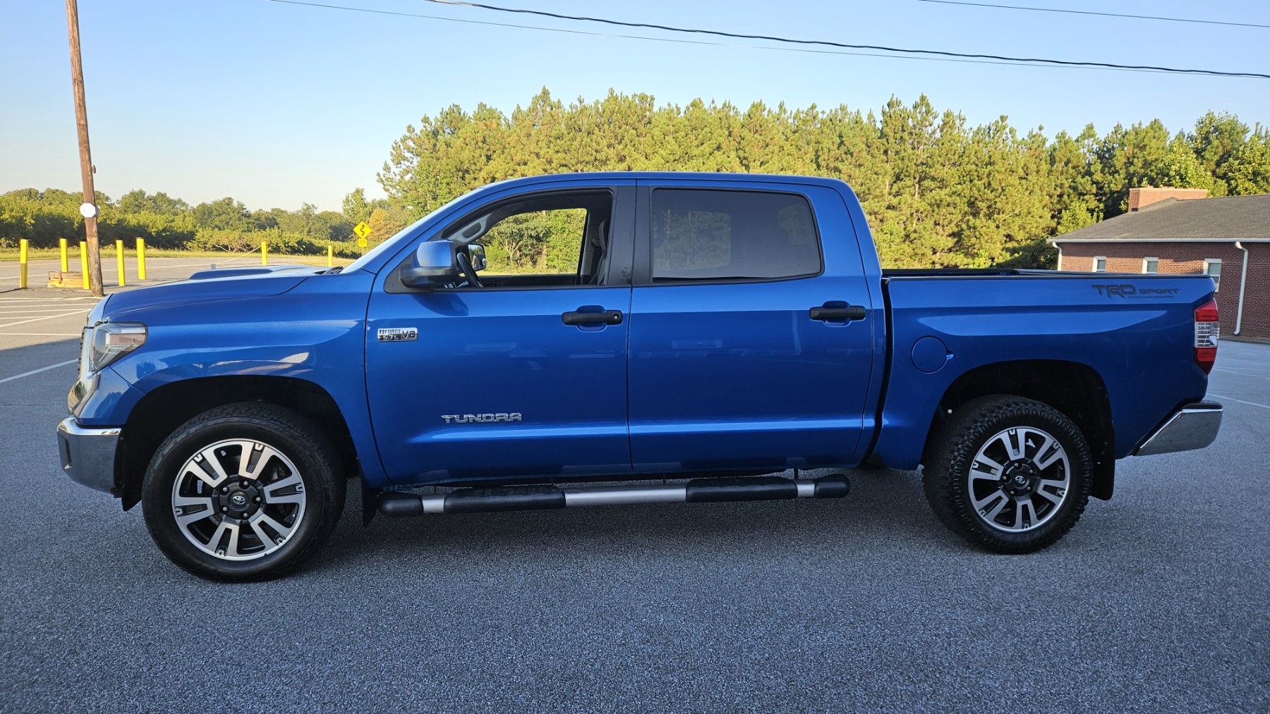 Used 2018 Toyota Tundra 4x4 CrewMax SR5 image 2