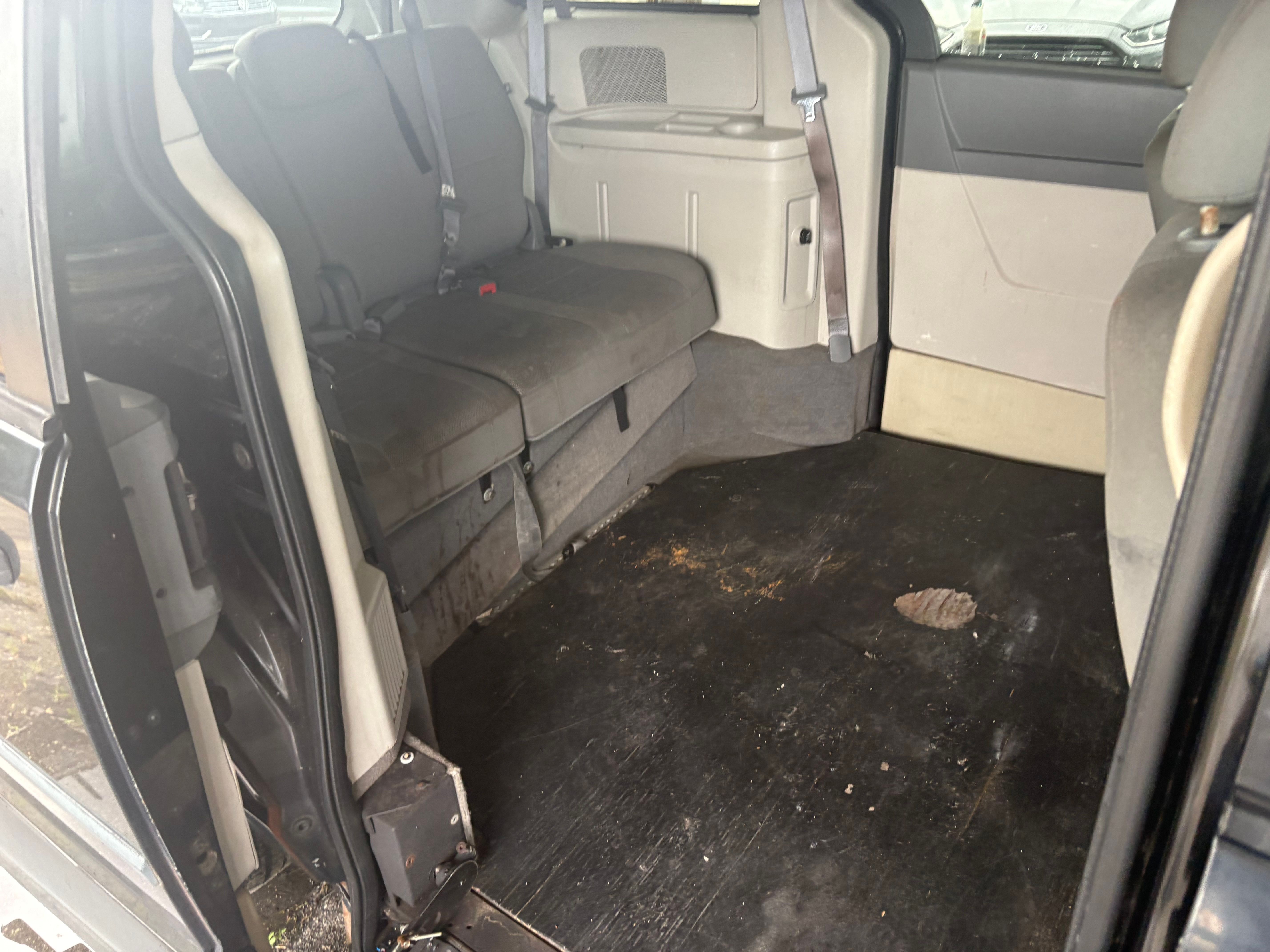 Used 2008 Dodge Grand Caravan SE FWD image 2
