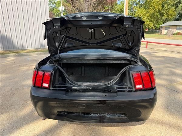 Used 2001 Ford Mustang Deluxe Convertible RWD image 3