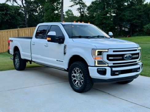 Used 2022 Ford F350 4X4 Crew Cab Lariat image 1