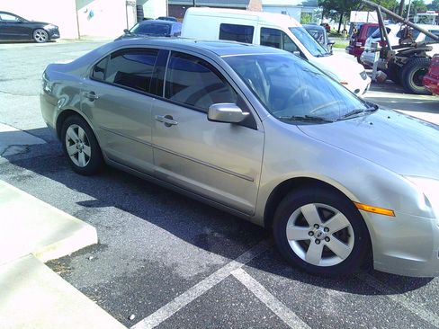 Used 2008 Ford Fusion SE FWD image 3