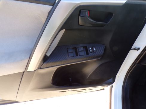 Used 2015 Toyota RAV4 FWD LE image 10
