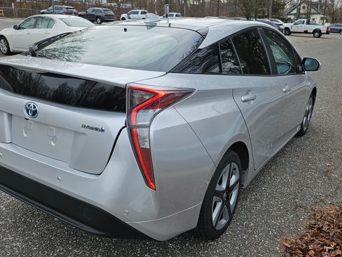 Used 2016 Toyota Prius Four Touring image 6