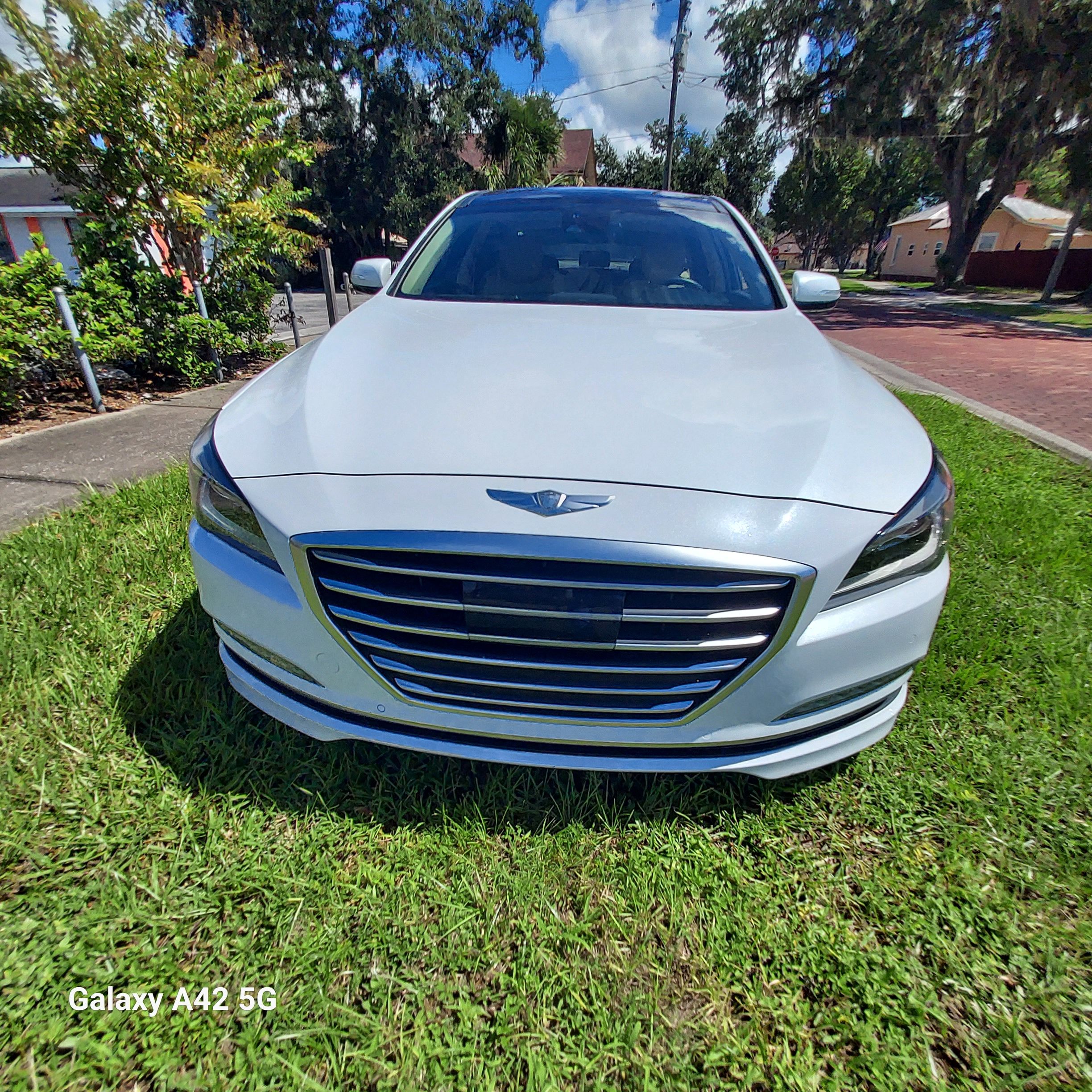 Used 2015 Hyundai Genesis 5.0 RWD image 2