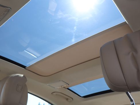 Used 2020 Mercedes-Benz S 560e image 21