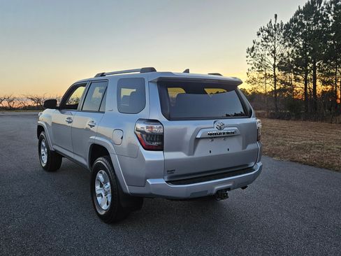 Used 2022 Toyota 4Runner SR5 Premium image 3