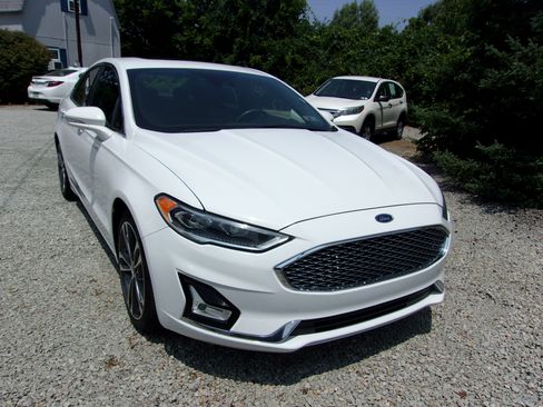Used 2019 Ford Fusion Titanium AWD image 9