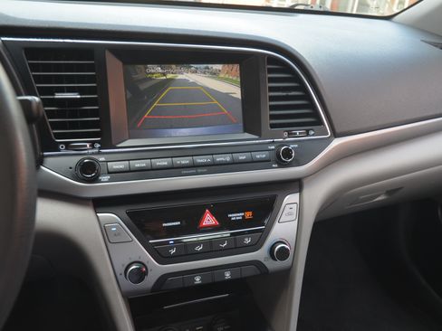 Used 2017 Hyundai Elantra SE FWD image 14