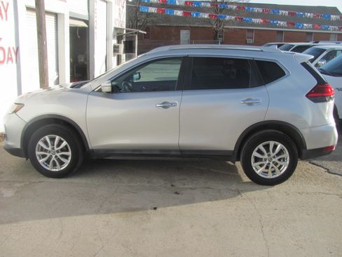 Used 2017 Nissan Rogue image 1