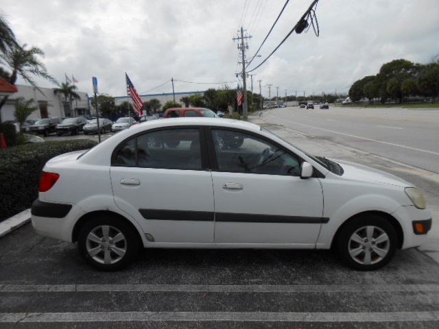 Used 2009 Kia Rio Sedan FWD image 6