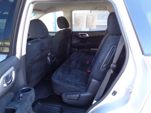 Used 2015 Nissan Pathfinder SV image 5