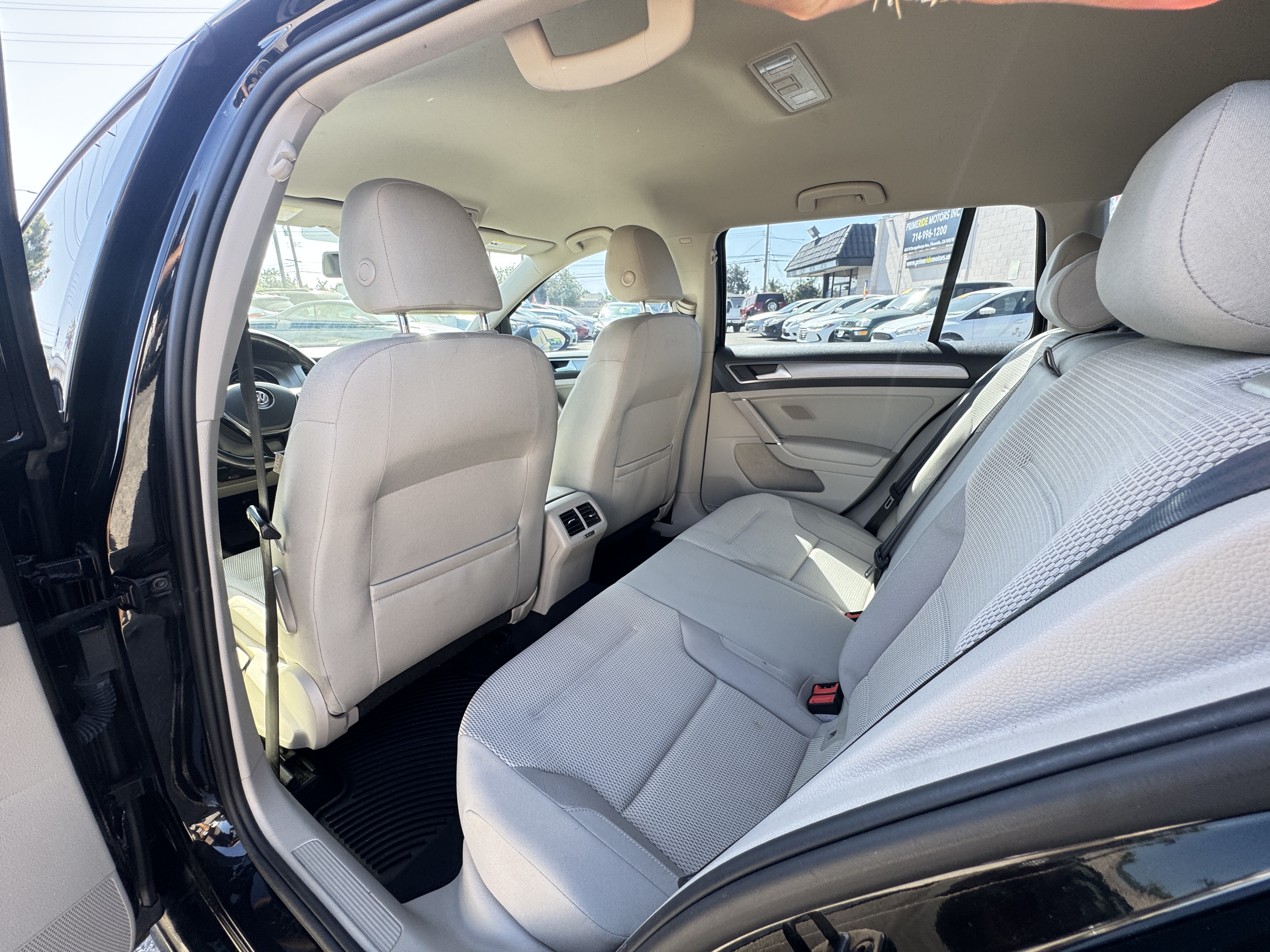Used 2017 Volkswagen Golf SportWagen FWD image 19