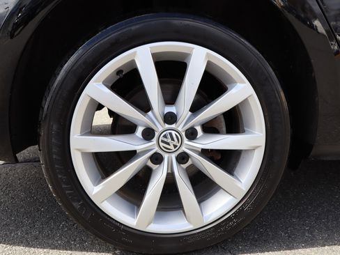 Used 2016 Volkswagen Golf SE image 33