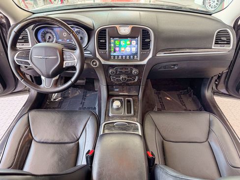 Used 2018 Chrysler 300 Limited AWD image 7