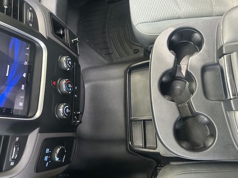 Used 2014 RAM 1500 4x4 Crew Cab ST image 17