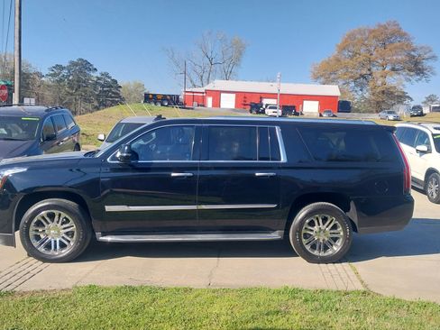 Used 2016 Cadillac Escalade ESV image 3