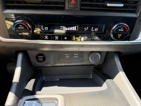 Used 2024 Nissan Rogue AWD SV image 9