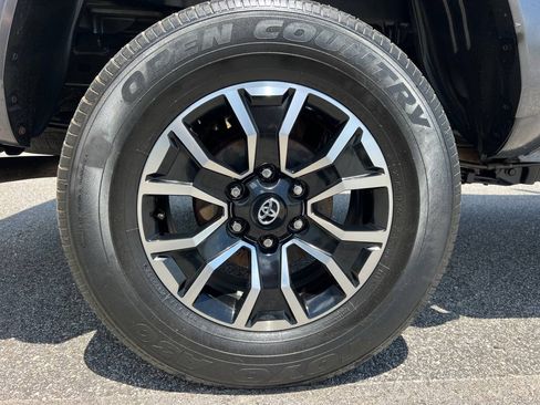 Used 2023 Toyota Tacoma TRD Sport image 11