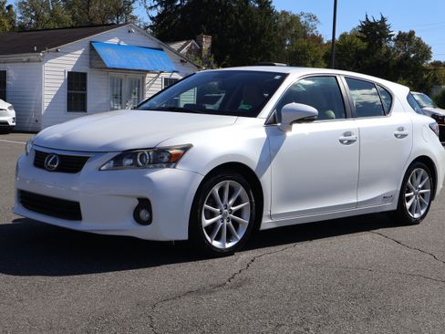 Used 2013 Lexus CT 200h image 4